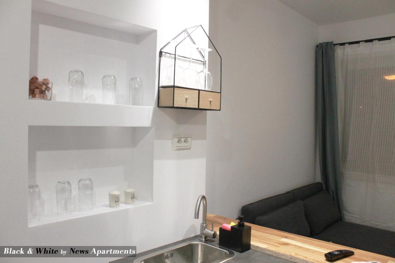 Black & White - News Apartment Boekarest Buitenkant foto