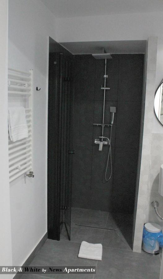 Black & White - News Apartment Boekarest Buitenkant foto