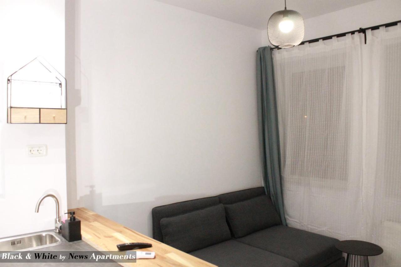 Black & White - News Apartment Boekarest Buitenkant foto